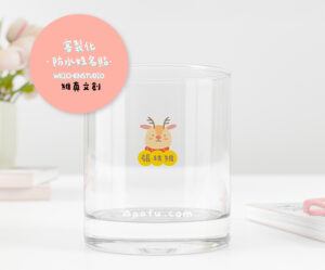 Empty water glass mockup on table. 聖誕主題|客製化水晶姓名貼