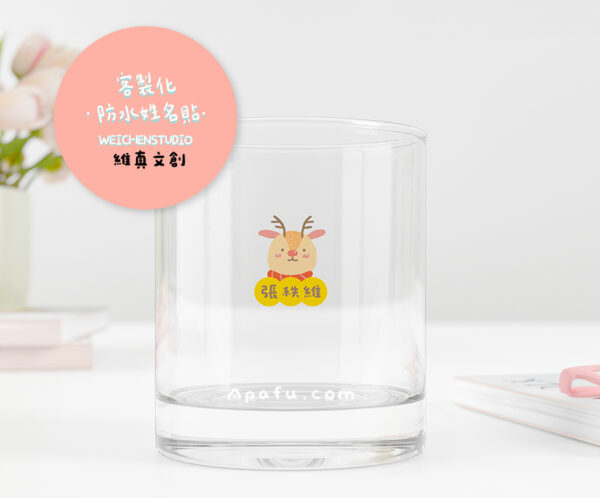 Empty water glass mockup on table. 聖誕主題|客製化水晶姓名貼